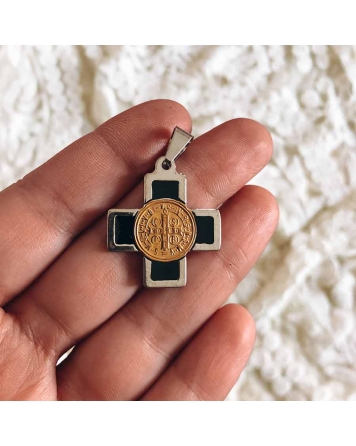 ( D677 ) Dijes Cruz San Benito 25mm A.Q.